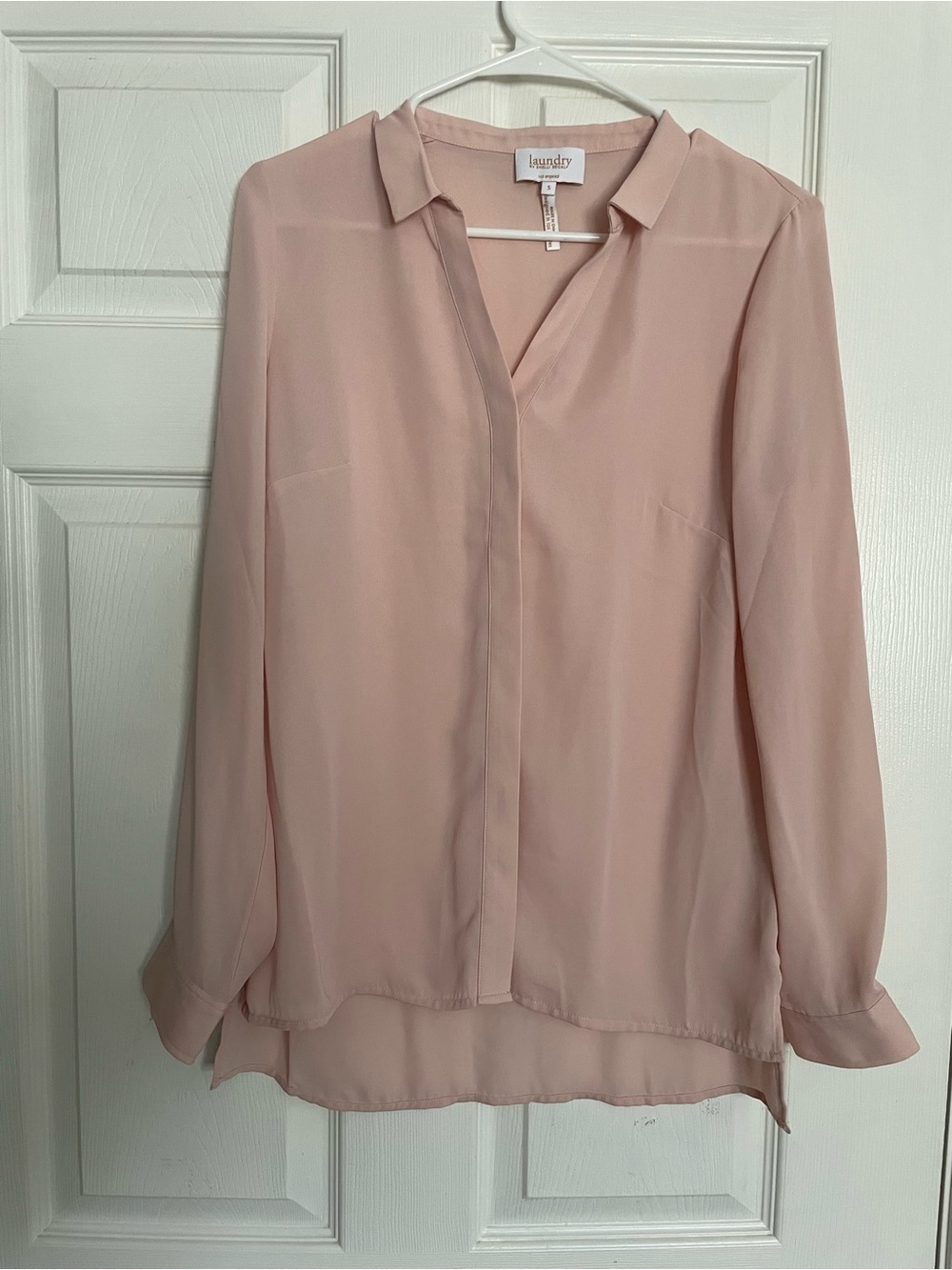Laundry by Shelli Segal Womenโs size Small Blush Pink V-Neck Long Sleeve Blouse